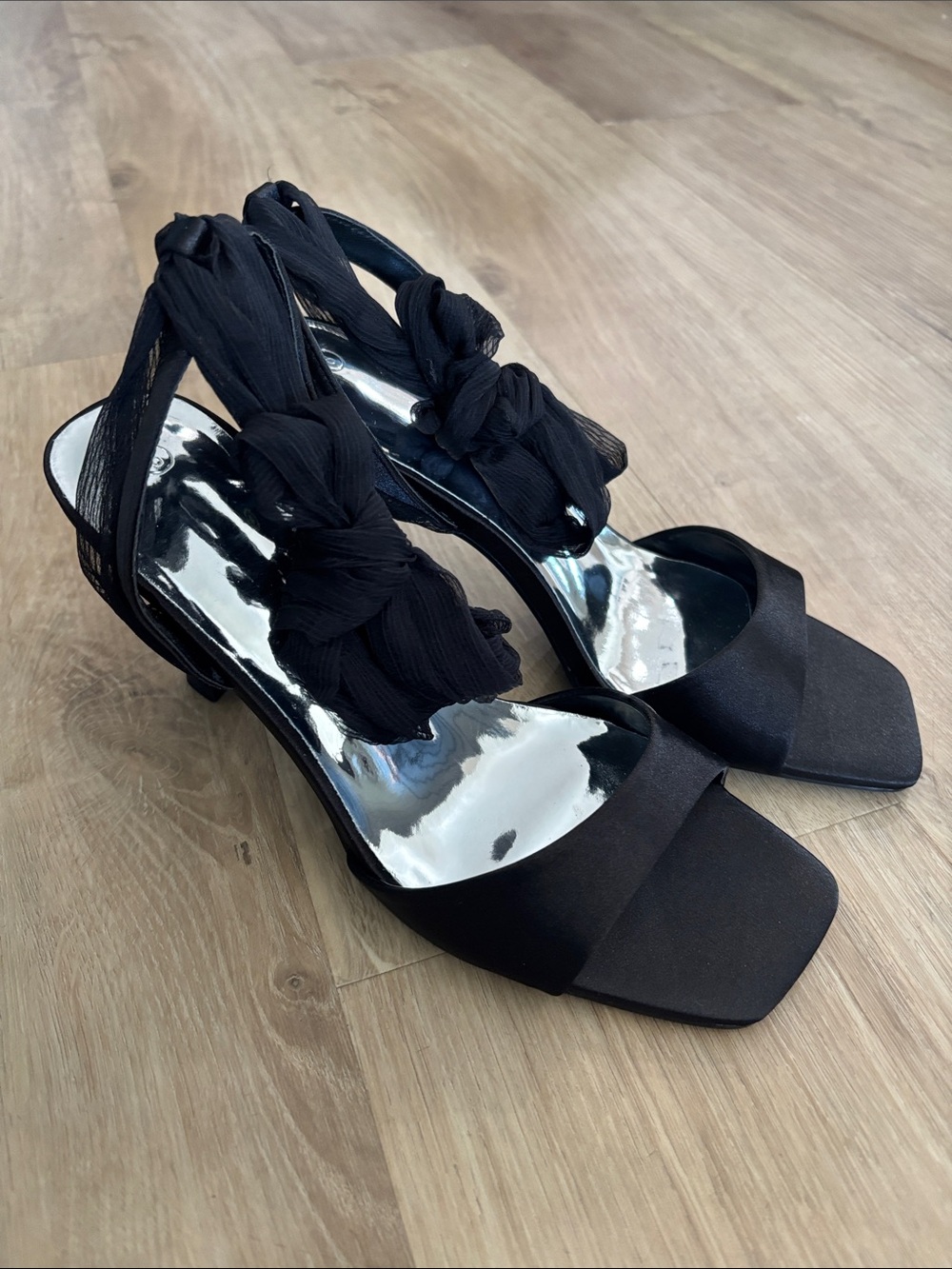 NEW Women’s Coutgo Bow Tie Strap Heels